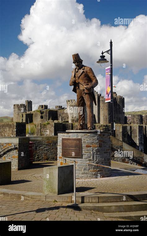 Statue of the Comedian Tommy Cooper near Caerphilly Castle, Caerphilly ...