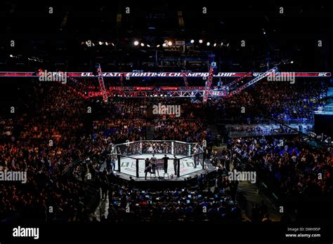 Ufc fight o2 arena hi-res stock photography and images - Alamy