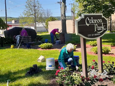 Warren Garden Club plants city’s municipal gardens | News, Sports, Jobs