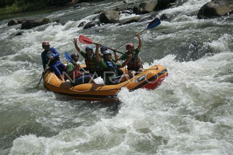 Wisata Arung Jeram Sungai Elo Antara Foto