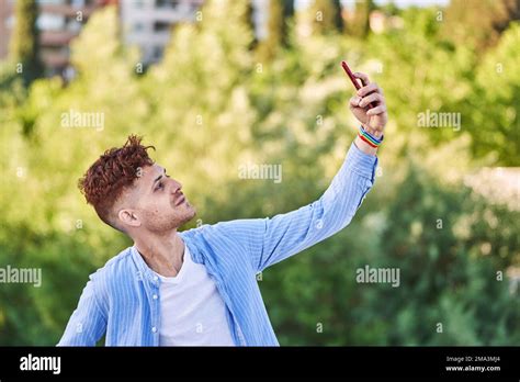 Homme Gay Jeune Banque De Photographies Et Dimages Haute R Solution Alamy