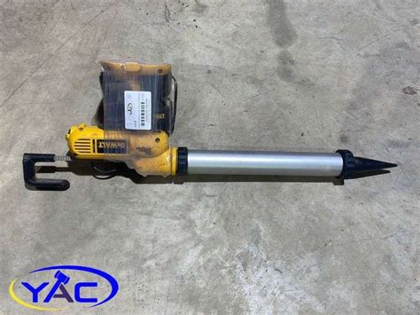 DeWalt Caulking Gun W/ Charger and Battery - YAC Auctions