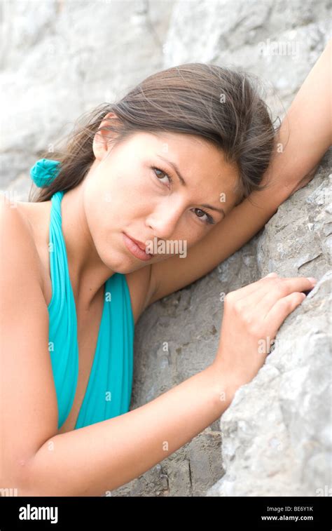 Junge thai frau in bikini Fotos und Bildmaterial in hoher Auflösung Alamy