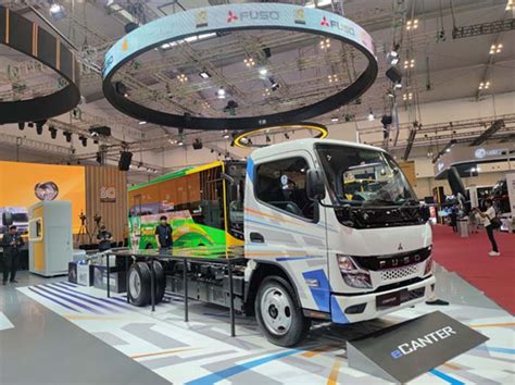 Mitsubishi Fuso Hadirkan Truk Listrik Ecanter Next Generation Yang