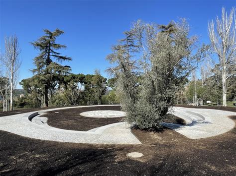 El Nuevo Espacio De Lectura Al Aire Libre Del Parque Del Oeste Inicia