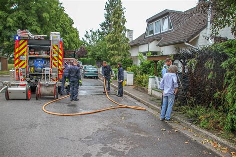 Krefeld Anwohner Setzt In Fischeln Hecke In Brand