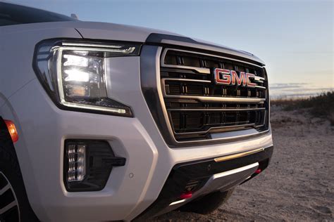 GMC Jimmy Inspires Modern Two-Door GMC Yukon Rendering