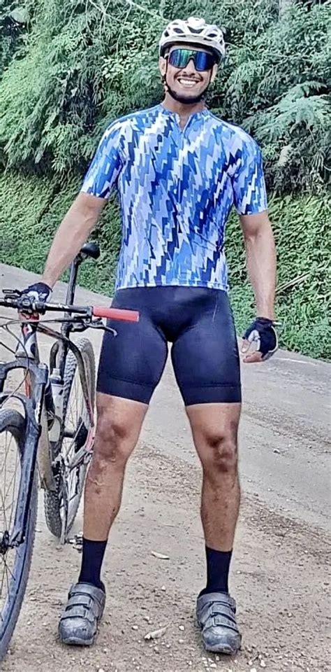 Pin By Talita Hagiwara On As Bicicletas Pontos In 2022 Lycra Men Men In Tight Pants Cycling