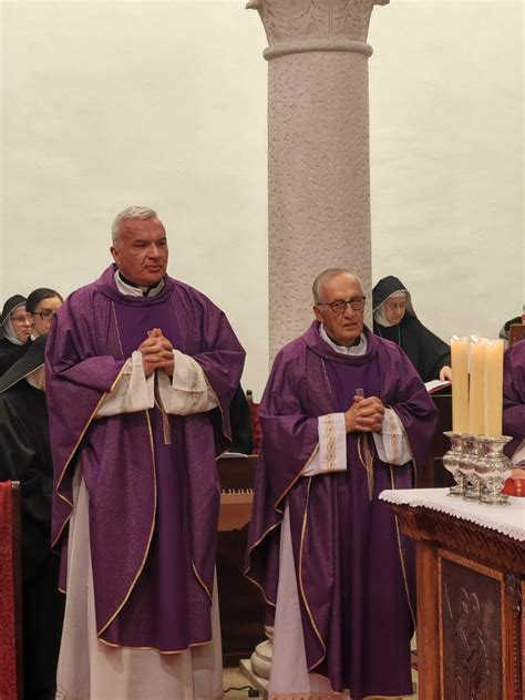 Slobodna Dalmacija Vjernici Dirnuti Inom Mlade Makaranke Izvana Je