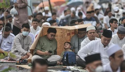 Khusyuk Jemaah Muhammadiyah Sholat Lebaran Idul Fitri H Di Pacuan