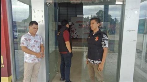 Breaking News Ditkrimsus Polda Sulbar Geledah Kantor Disdikpora Mamuju