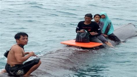 Kapal Terbalik Diterjang Gelombang Di Kepulauan Mentawai Penumpang