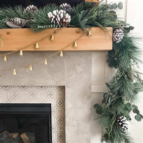 35 Christmas Garland for Mantel Ideas for the Holidays