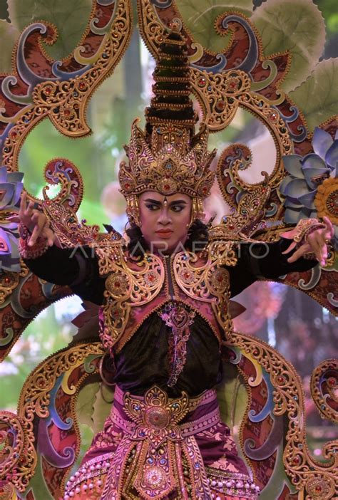 PARADE KOSTUM KARNAVAL BALI ANTARA Foto