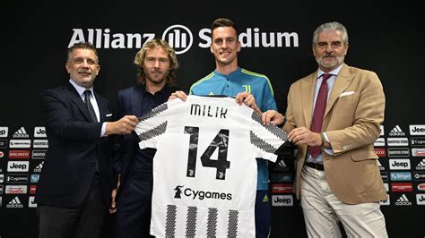 Arkadiusz Milik S Presentation Video Juventus