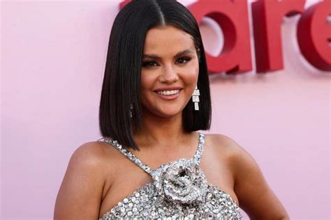 Selena Gomez Most Followed Woman On Instagram Takes Indefinite Social