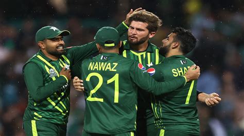 Shadab Khans All Round Show Helps Pakistan Stay Alive In T World Cup