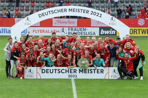 Zone Dachfenster parallel frauen fußball meister Schuld graben geduldig