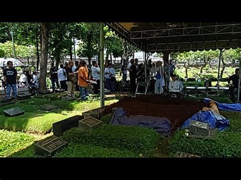 Live Tempat Peristirahatan Terakhir Ayahanda Bimbim Slank Youtube