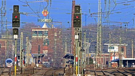 Defektes Stellwerk in Bochum Zug Ausfälle und Verspätungen bis in den