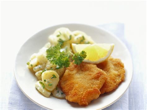 Schnitzel „wiener Art Mit Kartoffelsalat Rezept Eat Smarter