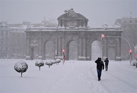 EN IMAGES Espagne Madrid sous la neige après le passage de la