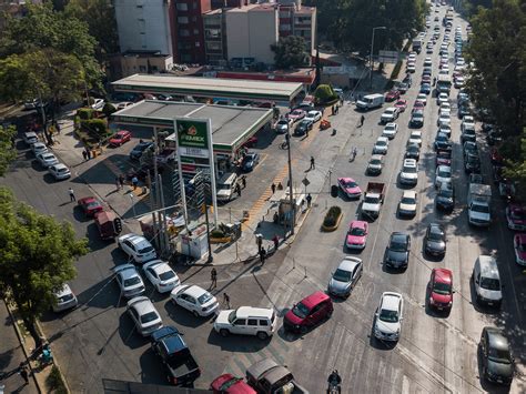 Video Primeras Riñas De Automovilistas Mientras Intentaban Conseguir