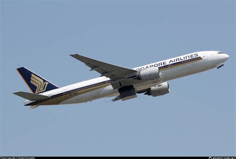 V Sro Singapore Airlines Boeing Er Photo By Ronald Vermeulen