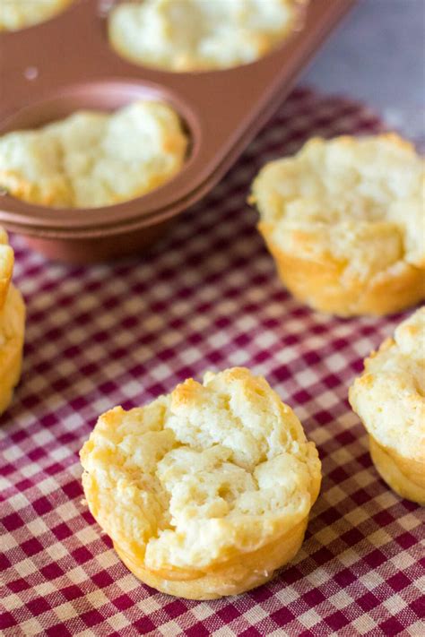 Easy Sour Cream Biscuits Recipe {3 Ingredients } Simply Stacie