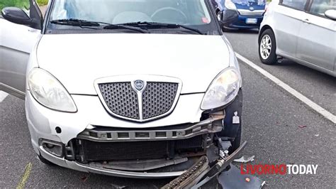 Livorno Enne Ferito Nello Scontro Auto Scooter In Via Bacchelli