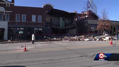 Kcfd Firetruck Crashes Into Westport Building Three Dead