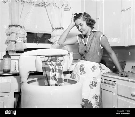 Albums 94 Pictures How To Be A Housewife In The 1950s Stunning