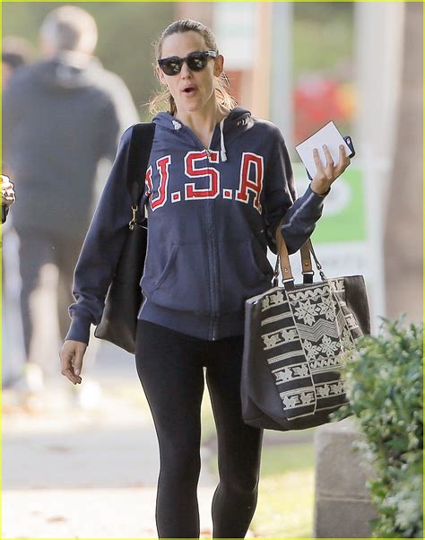 Jennifer Garner Shows Off Patriotic Pride In Usa Hoodie Photo