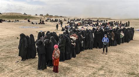 Hundreds Of Isil Fighters Surrender In Syrias Baghouz Sdf Isilisis