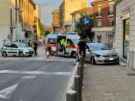 Incidente Ad Erba Violento Impatto Tra Due Auto Il Video Prima Como