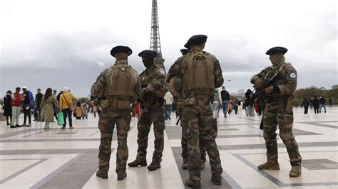 Paris Pr S De Militaires Seront Mobilis S Pour S Curiser