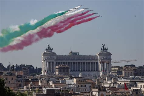 Frecce Tricolori Oggi Spettacolo Nei Cieli Di Roma Quando E Dove Vederle