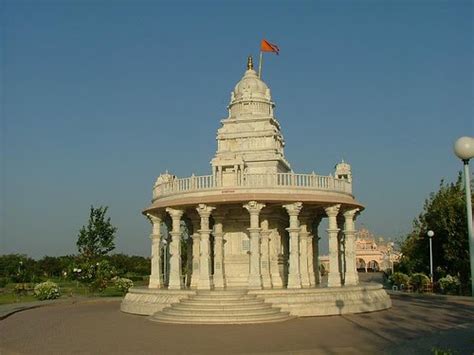 Gajanan Maharaj Temple India: | Divine Thought :: Temples, Mantras ...