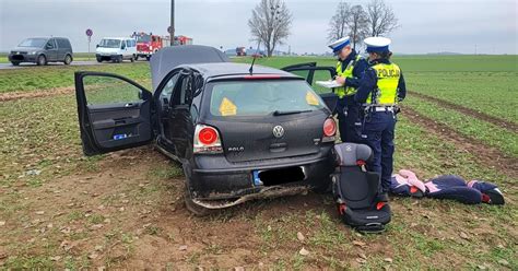 Straciła panowanie nad autem i uderzyła w drzewo Zginęła jej 6 letnia