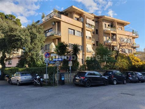 Vendita Appartamento Roma Quadrilocale In Via Della Mendola Buono