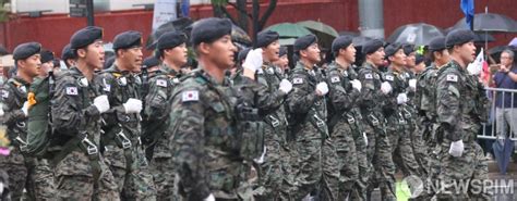 강한 국군 국민과 함께오늘 건군 76주년 국군의날 기념행사