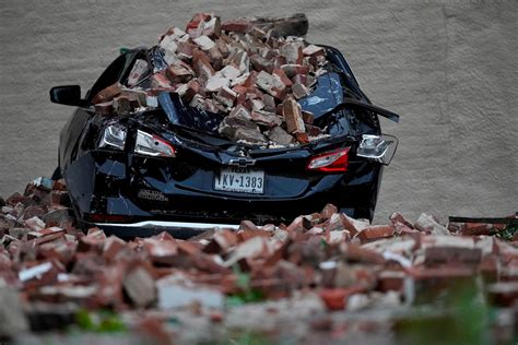 Houston Storm At Least 5 Killed More Than 600 000 Without Power Abc News