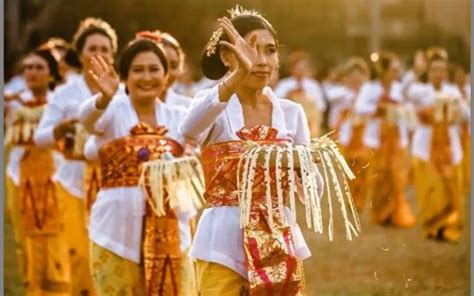 Peran Seni Dan Budaya Dalam Identitas Desa Batu Menyan