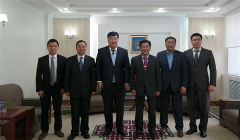 Ambassador Xing Haiming Meets New Energy Minister Davaasuren