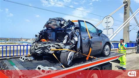 Crian A Entre Os Feridos De Acidente Entre Cami O E Quatro Carros