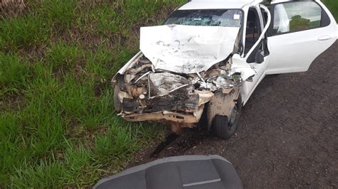 Motorista Fica Em Estado Grave Ap S Batida De Frente Entre Carro E