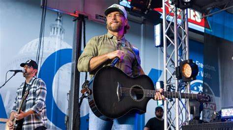 SEE PHOTOS: Country singer Chris Lane performs at Fox & Friends All ...