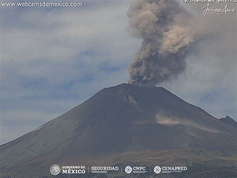 El volcán Popocatépetl emite 288 exhalaciones 335 minutos de tremor de