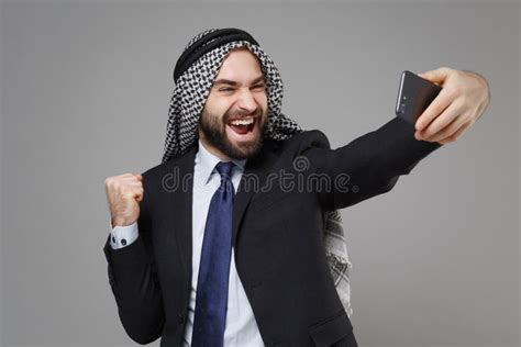 Feliz Hombre De Negocios Rabe Musulm N En Keffiyeh Kafiya Anillo El