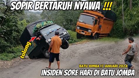 BERTARUH NYAWA Sopir Bermuatan Sayur Gagal Melewati Batu Jomba